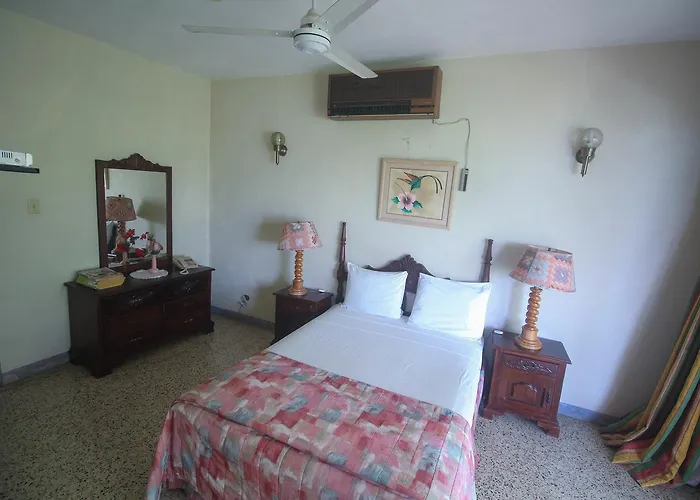 Sahara Hostel *